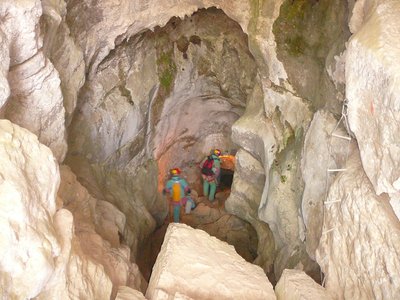 Bus del Diaol cave